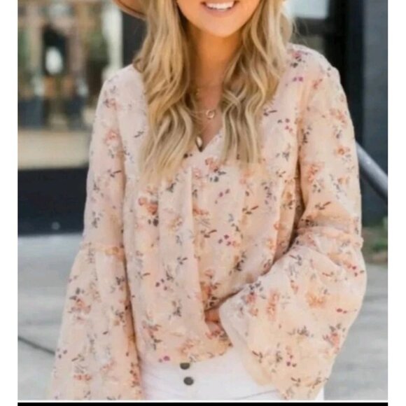 Living My Best Style X Pink Lily Floral Bell Sleeve Blouse Boho Top size Medium - Picture 1 of 16